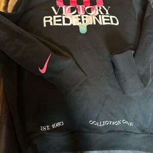 🖤 Unisex Sleek. Bold. Essential. 🖤
Brand-New Nike Black Crew Neck Sweater